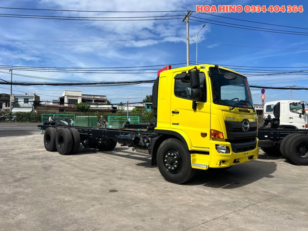 hino-3-chan-thung-nhom-tieu-chuan