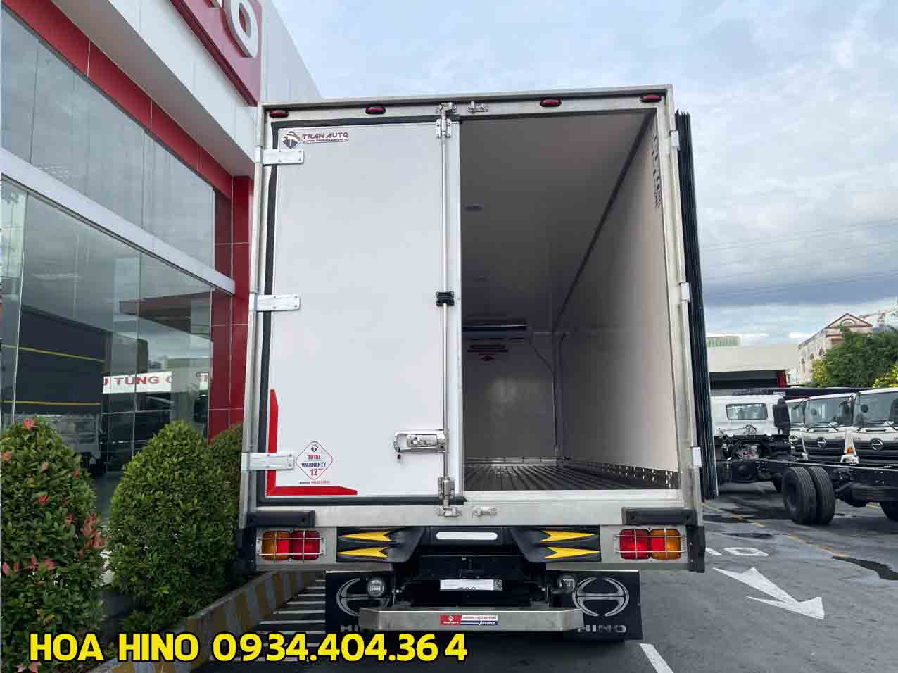 hino-thung-lanh-8-tan