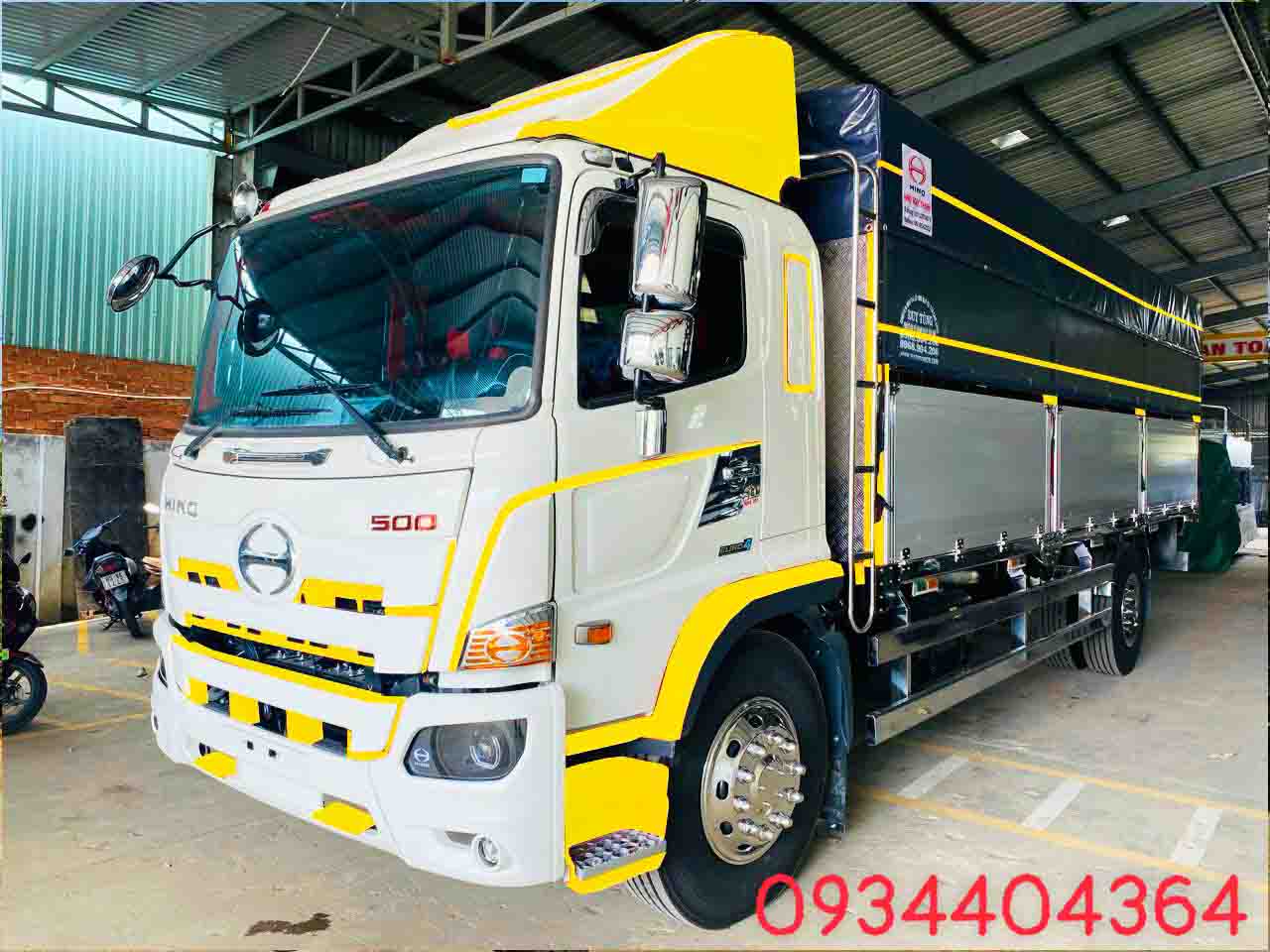 mua-hino-3-chan-tra-gop