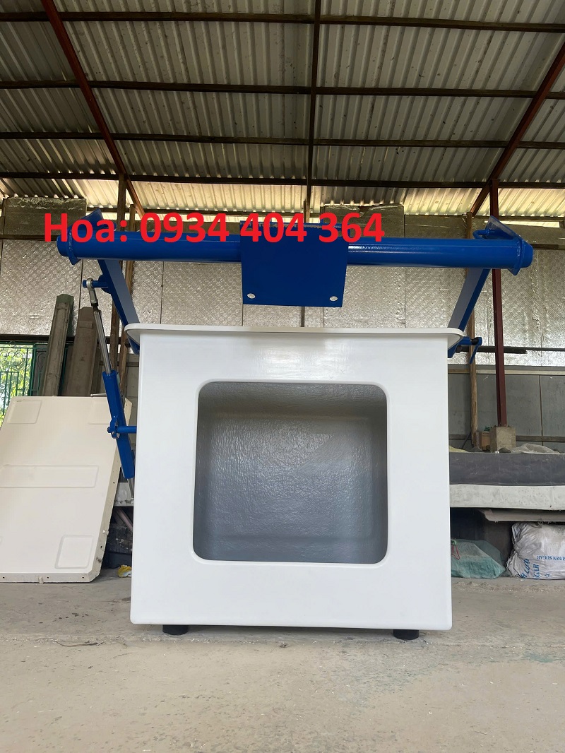 Anh em có thể qua tận xưởng của Hoa để chọn được chiếc rổ nâng người giá rẻ ưng ý