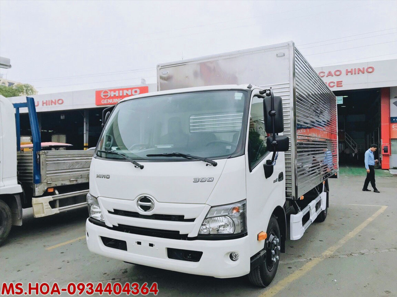 Xe tải Hino 5 tấn thùng kín đời 2021