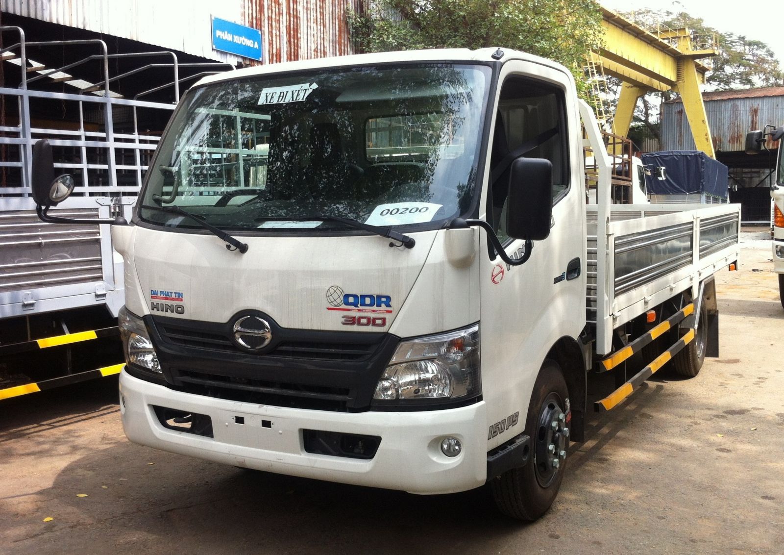 xe tai hino thung lung 4 tan