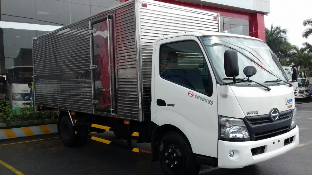 xe tai hino 4 tan thung kin