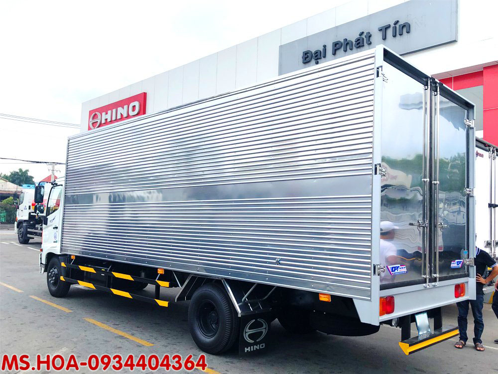 xe tải Hino 6 tấn rưỡi thùng kín