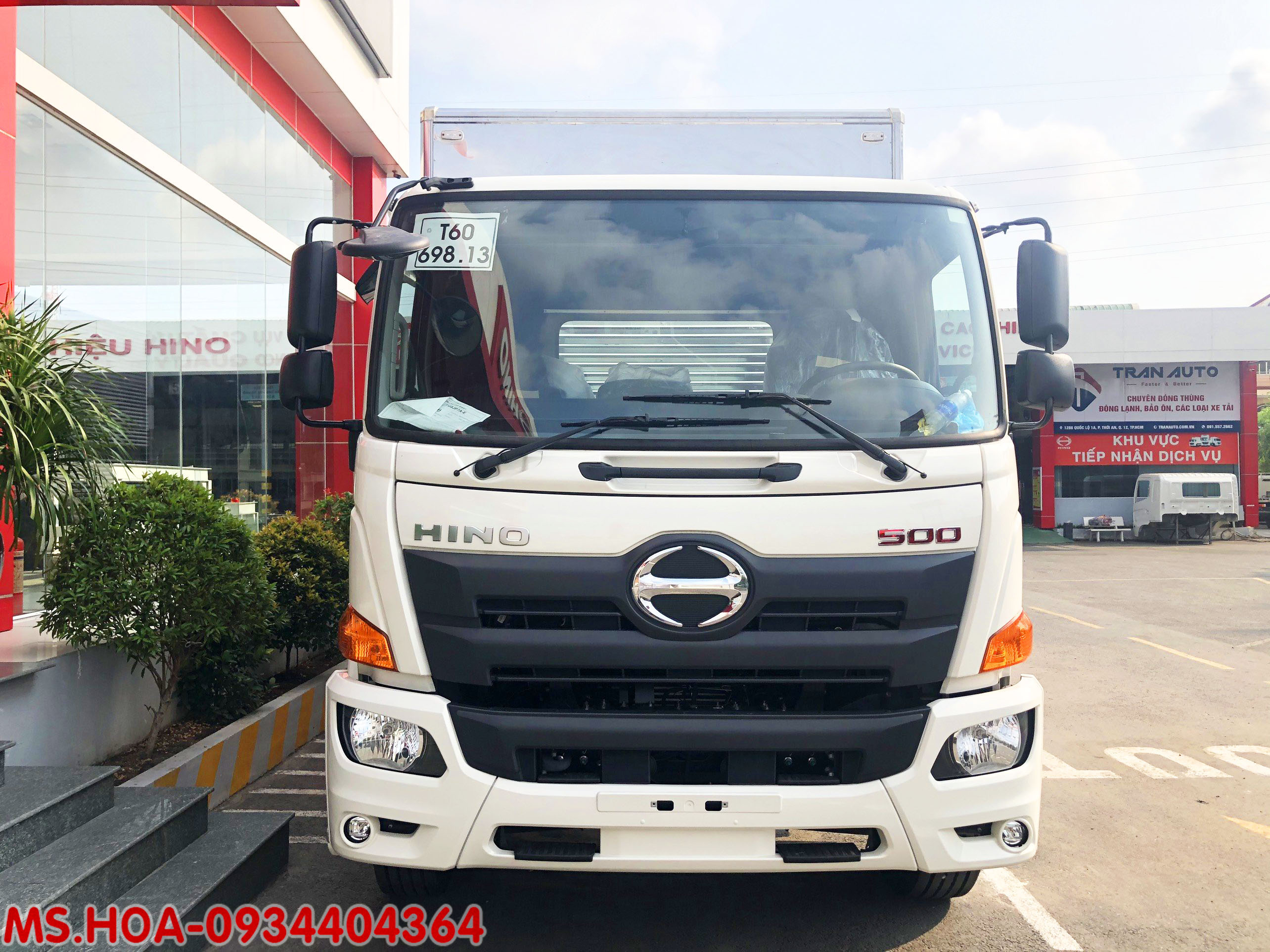 Xe tải Hino 8 tấn thùng kín đời 2021