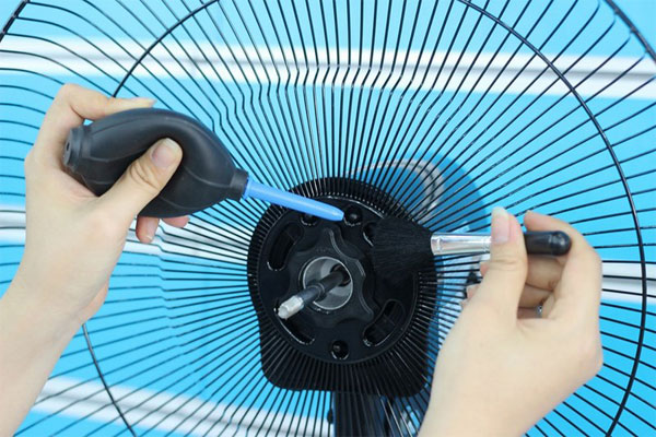 Mẹo vệ sinh quạt điện nhanh, hiệu quả