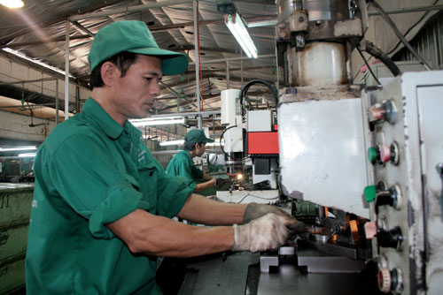 Những nghề gắn liền với bulong ốc vít, vất vả nhưng khó có thể thay thế được