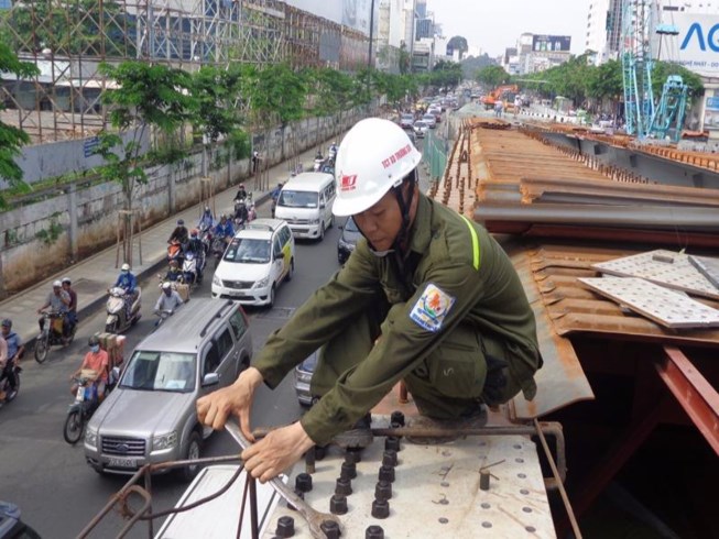 Cầu vượt ngã 5 công viên gia định đang gấp rút hoàn thành
