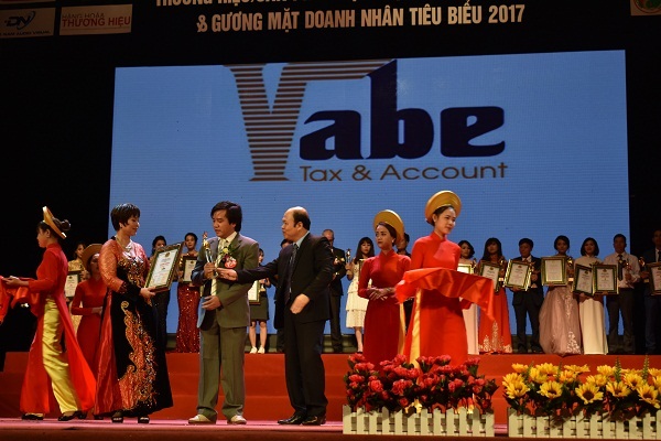 Vabe nhận cúp THƯƠNG HIỆU MẠNH ngày 12/10/2017 tại Cung VH HN Việt Xô