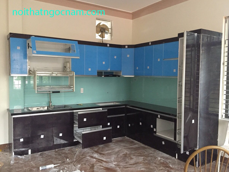 Lắp đặt tủ bếp nhựa Acrylic chị Vy Hoành Bồ - Hạ Long