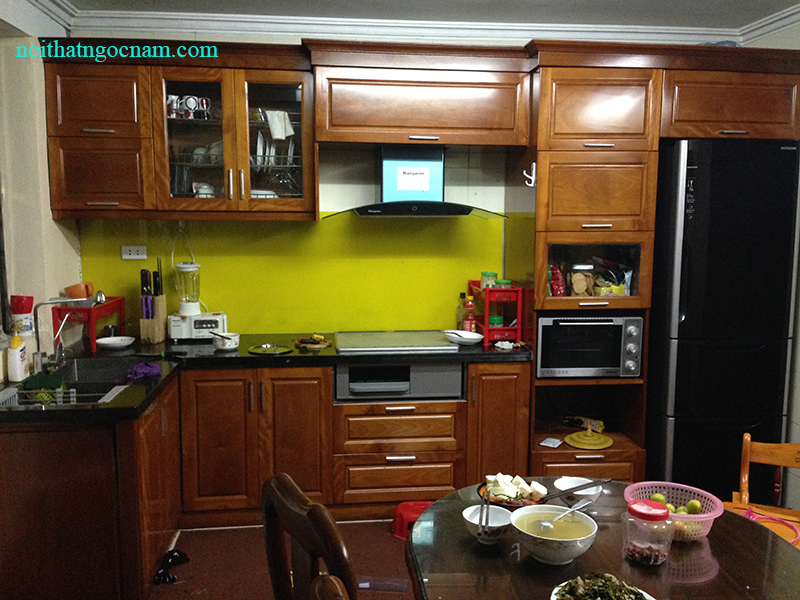 Hình ảnh thực tế mẫu tủ bếp inox xoan đào được lắp đặt tại gia đình