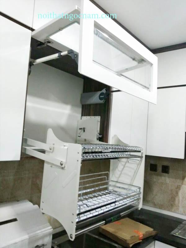 Tay nâng cánh cửa ô giát bát giúp nâng cánh cửa lên xuống nhẹ nhàng