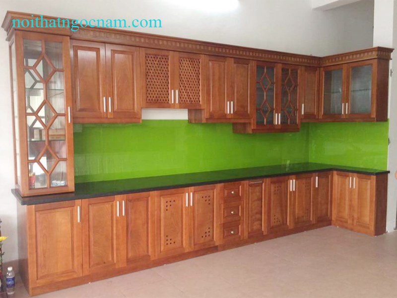 Mẫu tủ bếp gỗ xoan đào tự nhiên 100% giá rẻ