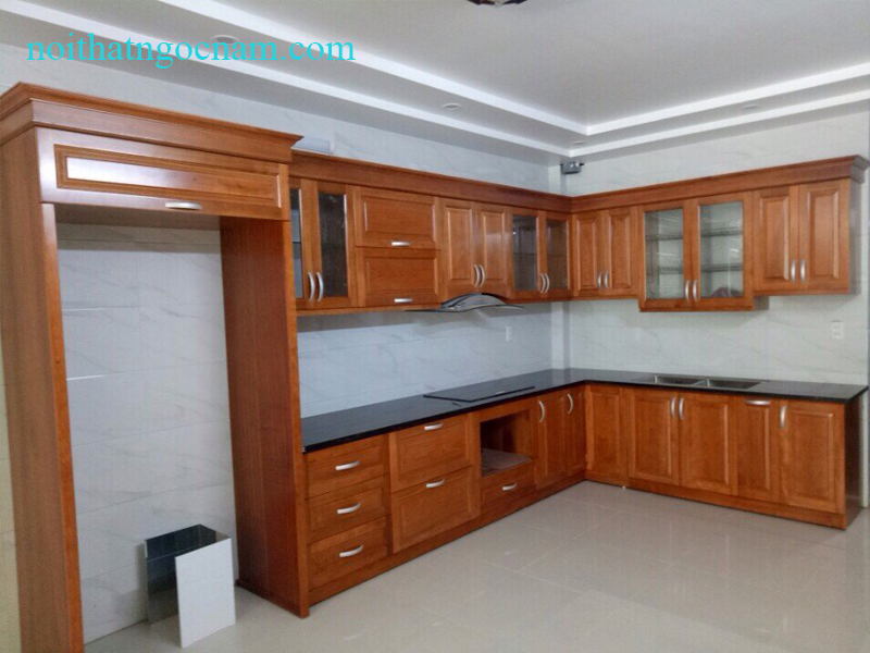Mẫu tủ bếp gỗ xoan đào tự nhiên 100%