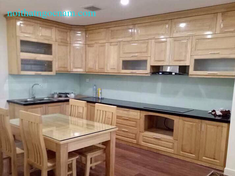 Tủ bếp gỗ sồi nga tự nhiên