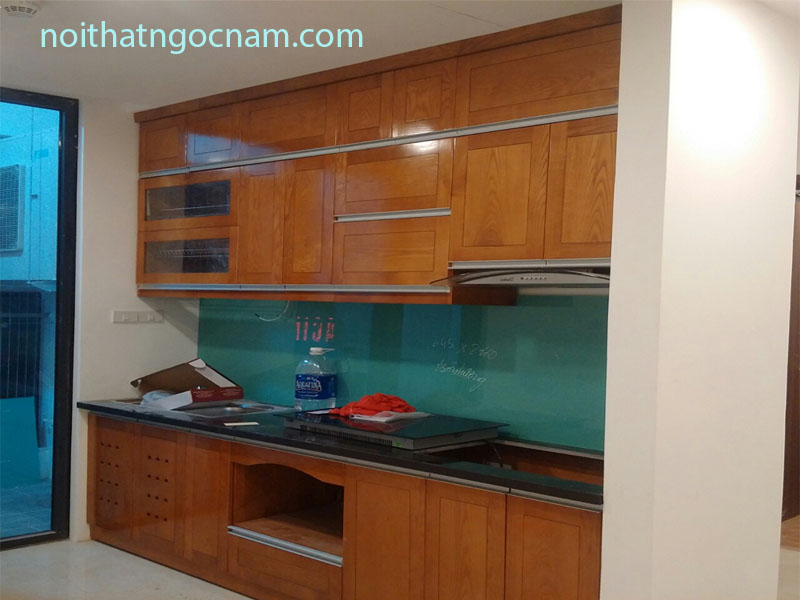 Tủ bếp gỗ sồi mỹ tự nhiên giá rẻ lắp đặt tại Hà Nội