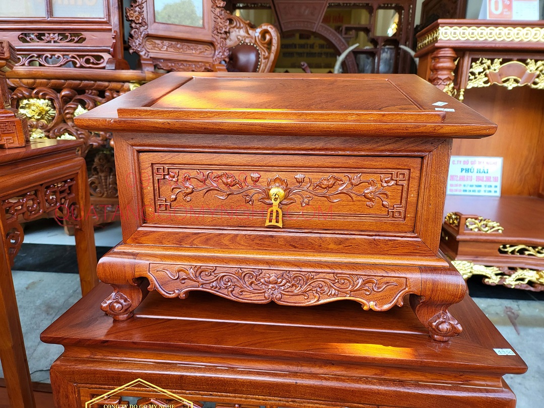 Kệ đọc kinh gỗ hương chạm sen