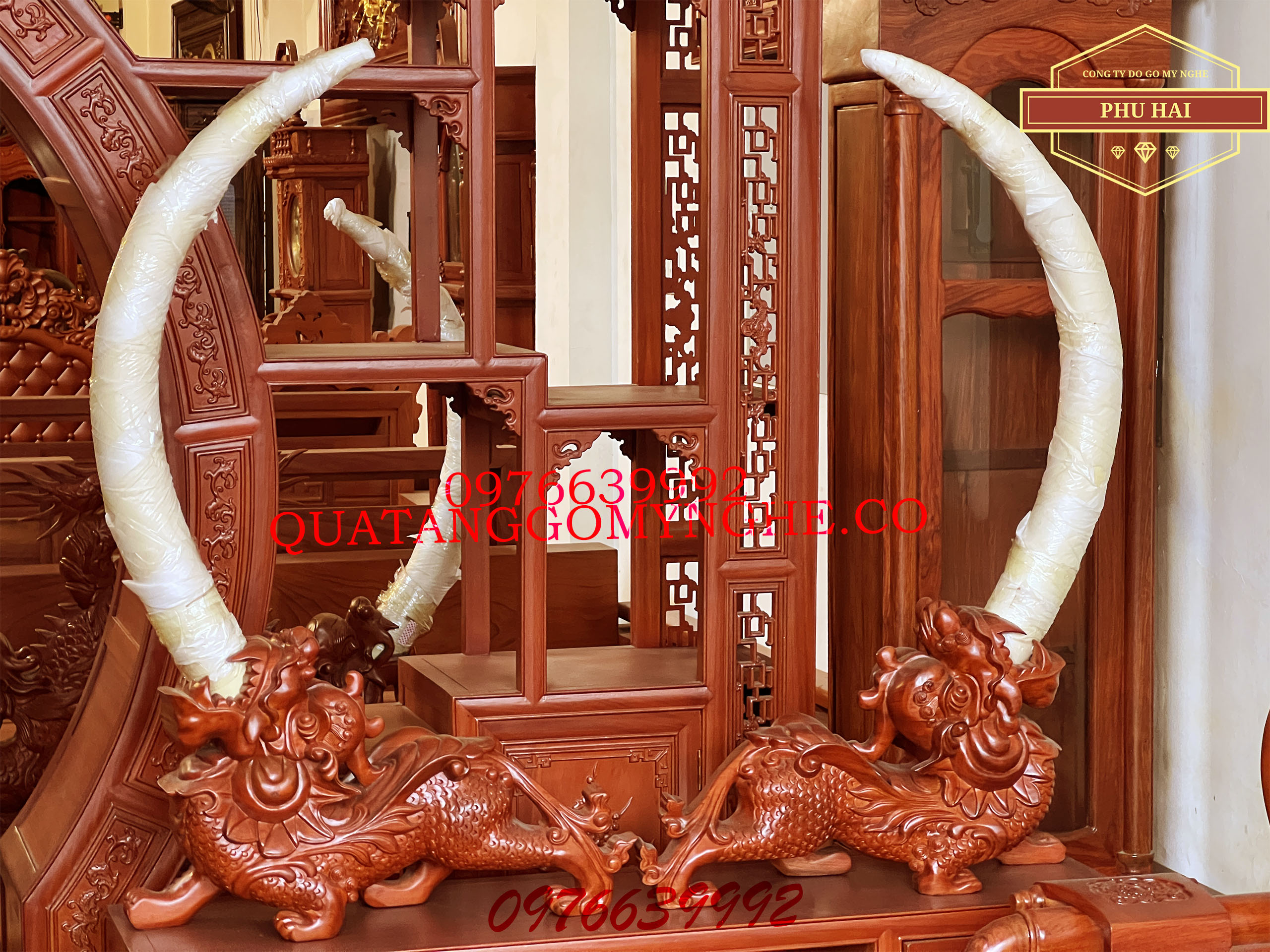 Kỳ Lân Ngậm Ngà Voi Gỗ Hương