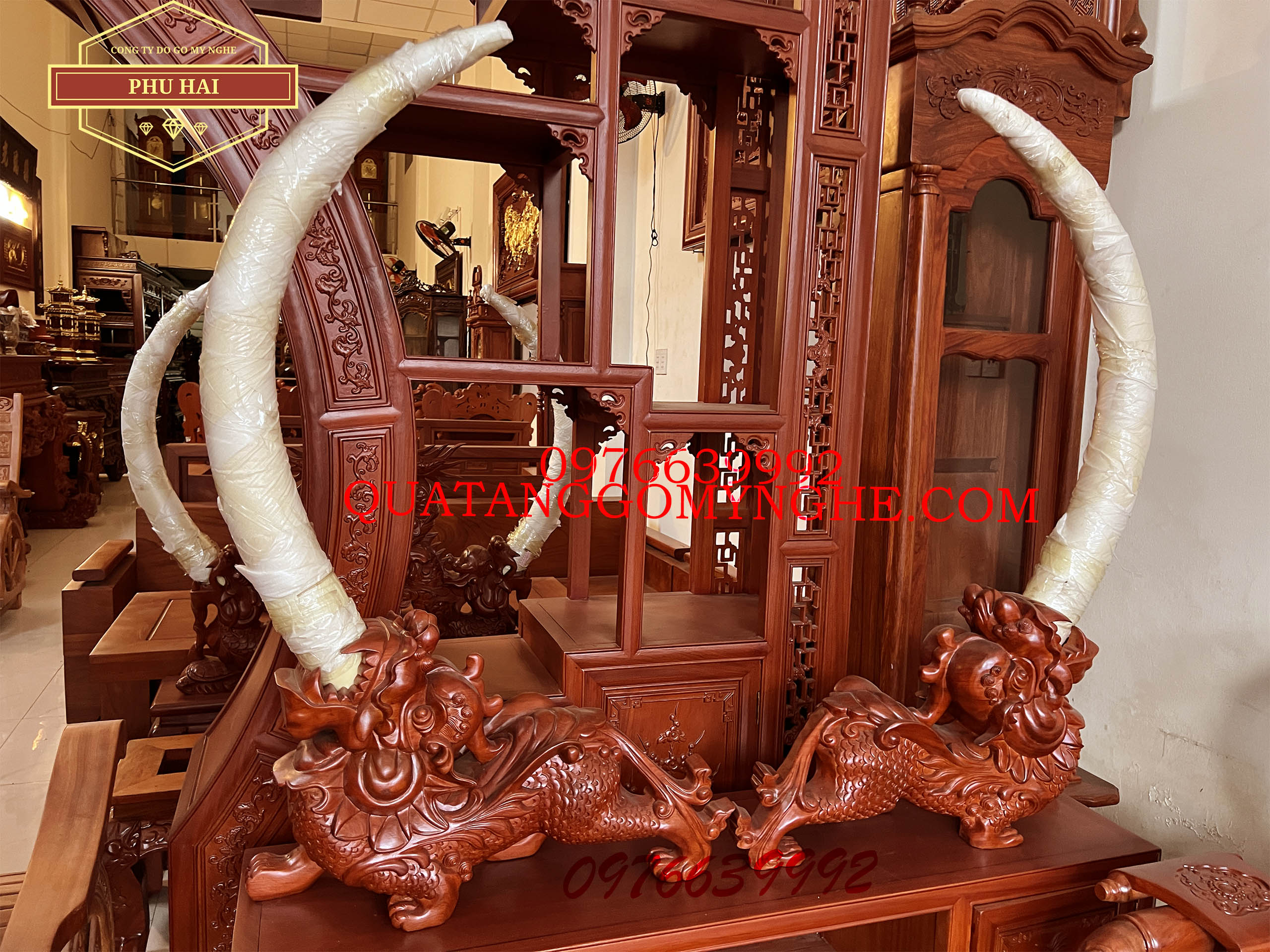 Kỳ Lân Ngậm Ngà Voi Gỗ Hương