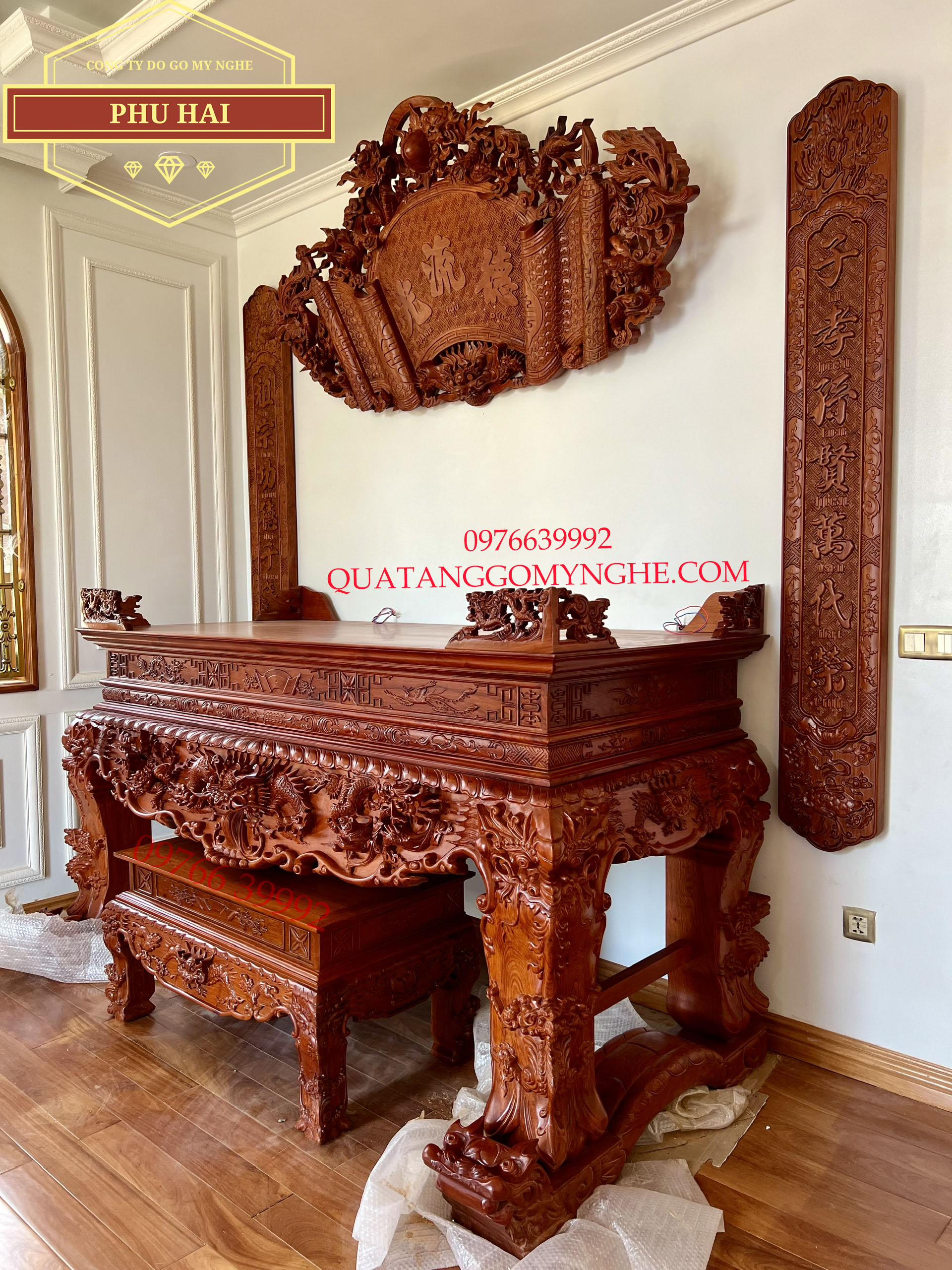 Bộ Sập Thờ Gỗ Và Cuốn Thư Câu Đối