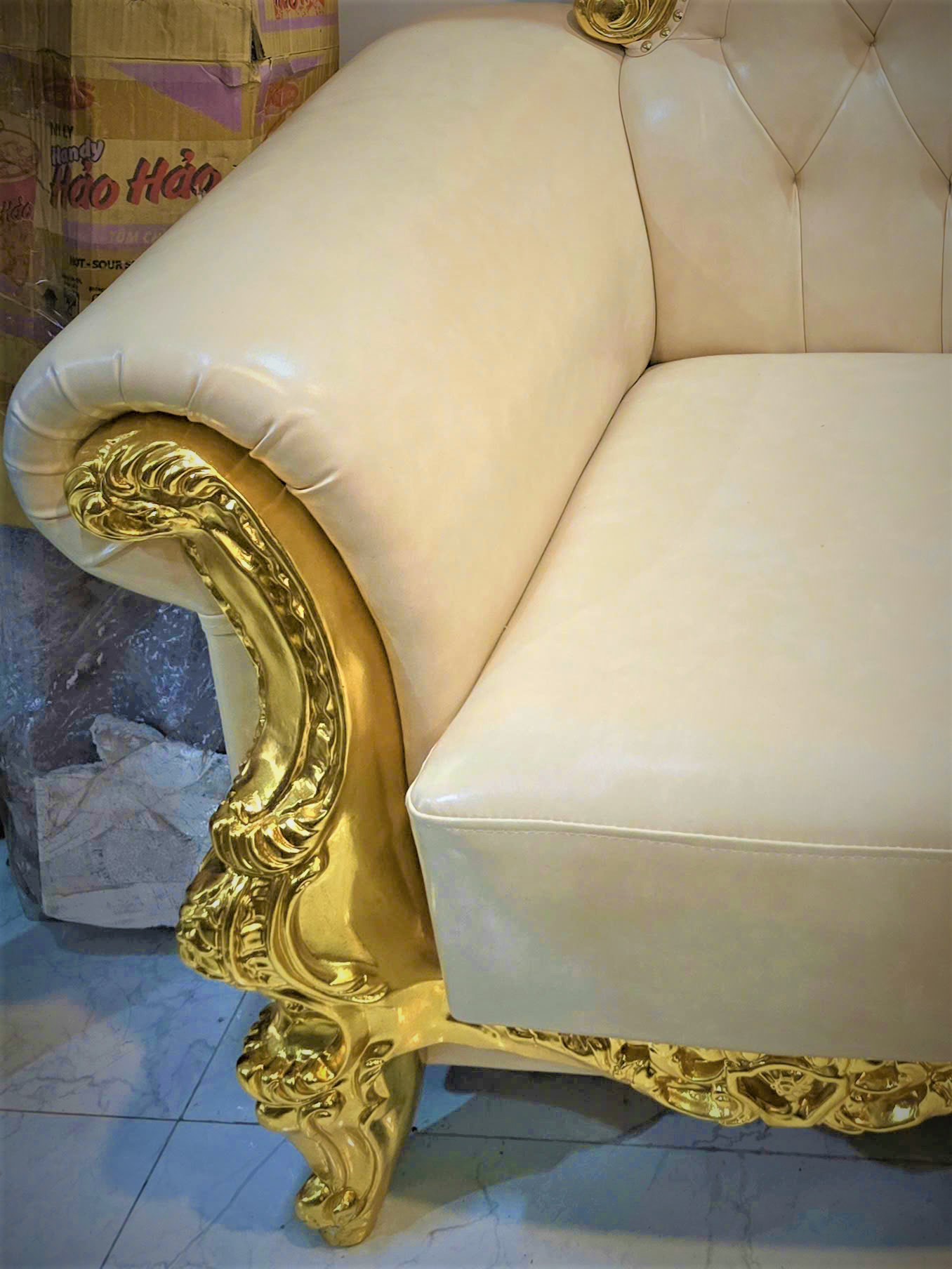 Cho thuê Ghế Sofa Cổ Điển Bọc Da Trắng Cho thuê Ghế Sofa Cổ Điển Bọc Da Trắng