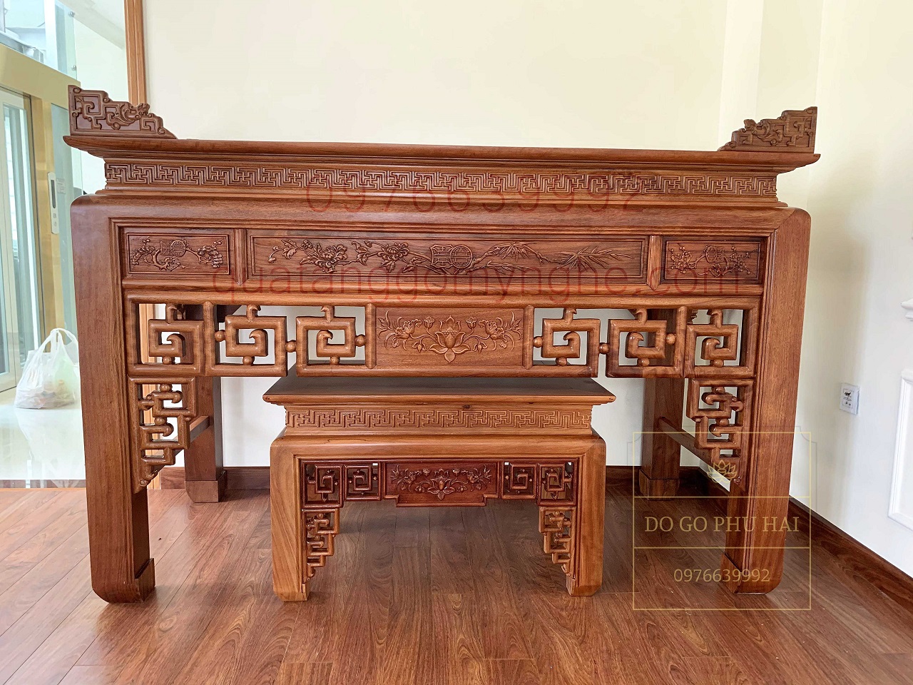 Bàn thờ án gian mẫu chạm sen gỗ gõ đỏ Bàn thờ án gian mẫu chạm sen gỗ gõ đỏ