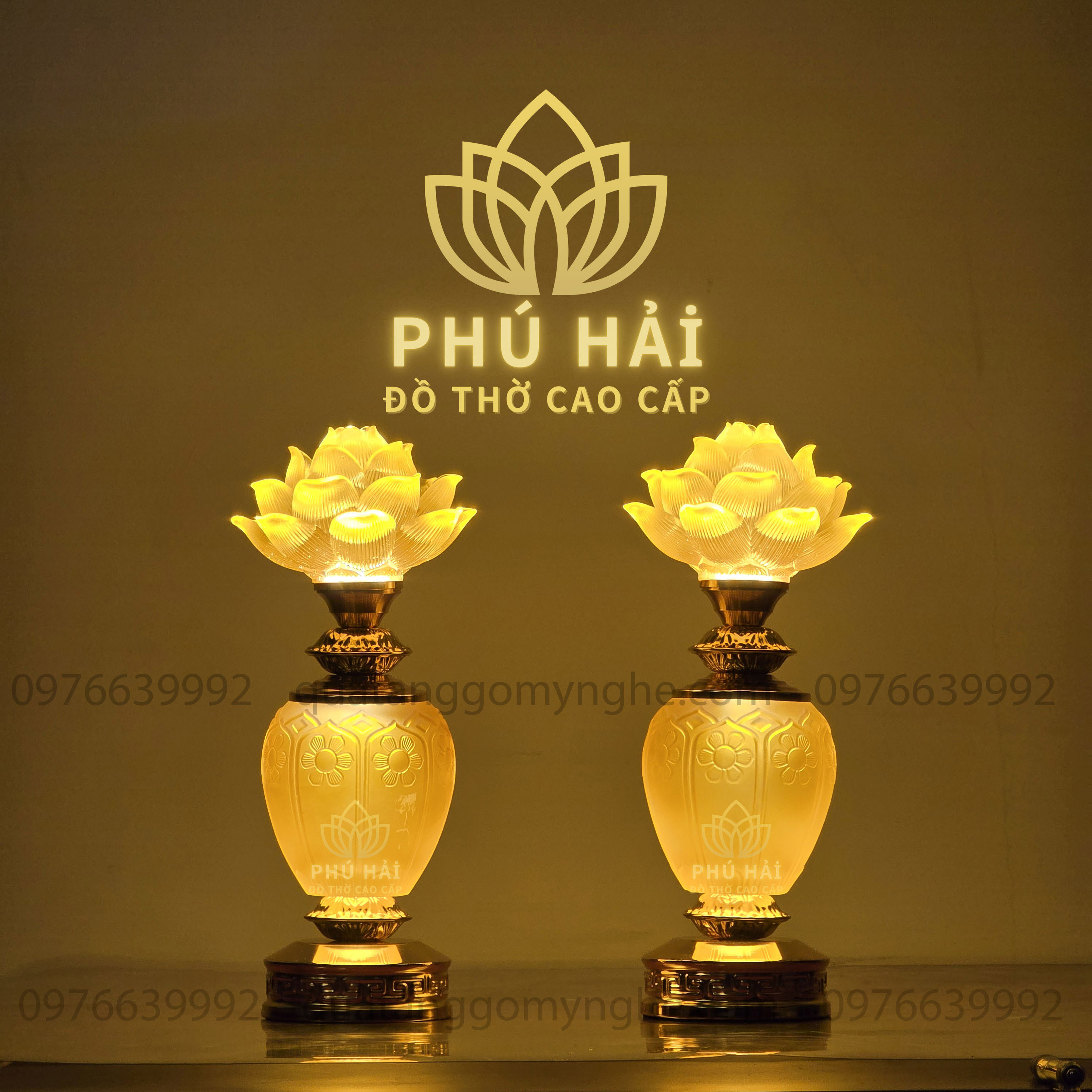 Đôi Đèn Thờ Hoa Sen 1 Bông Lưu Ly Thân Oval Bình Họa Tiết Vân Nổi Đôi Đèn Thờ Hoa Sen 1 Bông Lưu Ly Thân Oval Bình Họa Tiết Vân Nổi