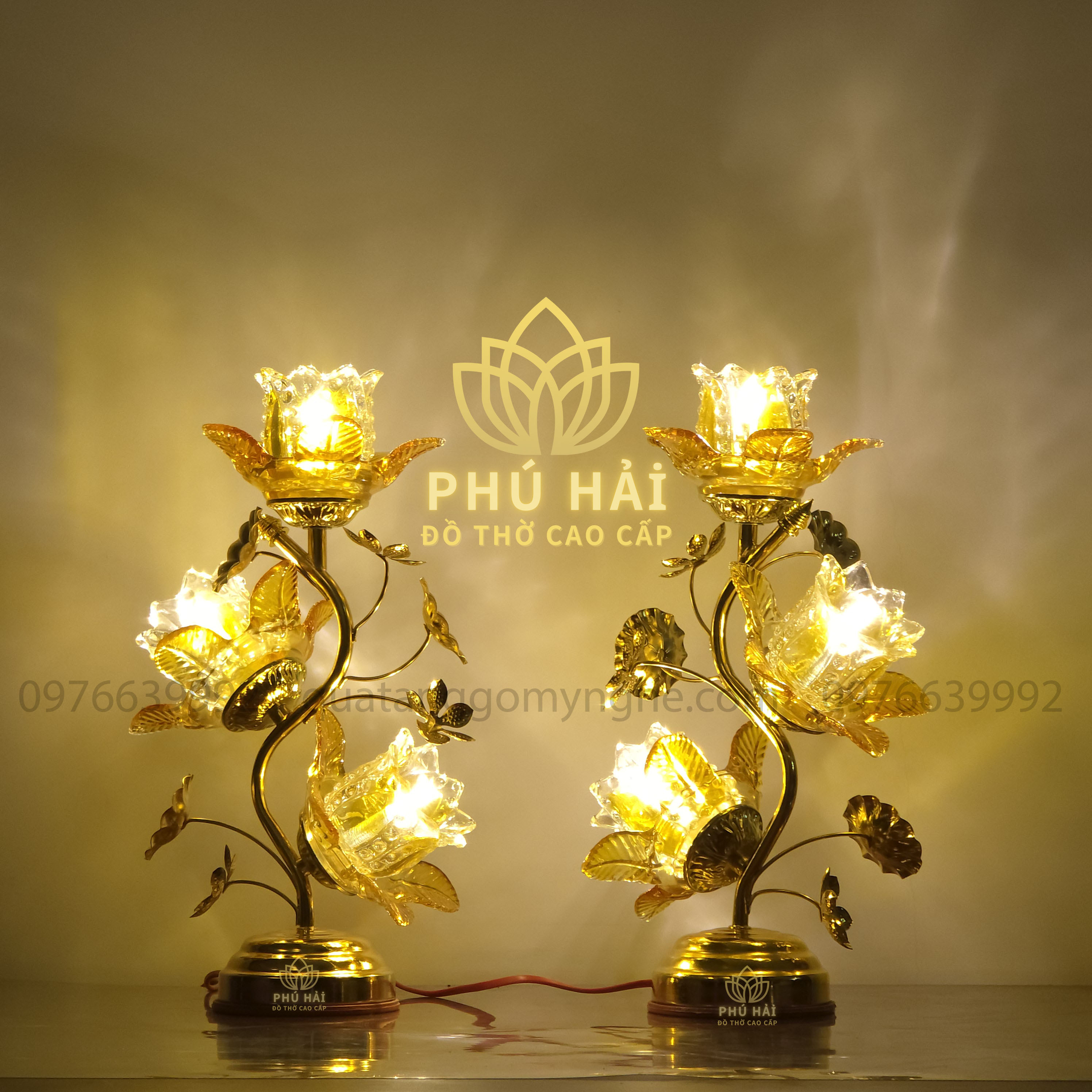 Đèn thờ 3 Bông Thủy Tinh Hoa Sen 2 Kích Cỡ - Cao 40 cm 55 cm Đèn thờ 3 Bông Thủy Tinh Hoa Sen 2 Kích Cỡ - Cao 40 cm 55 cm