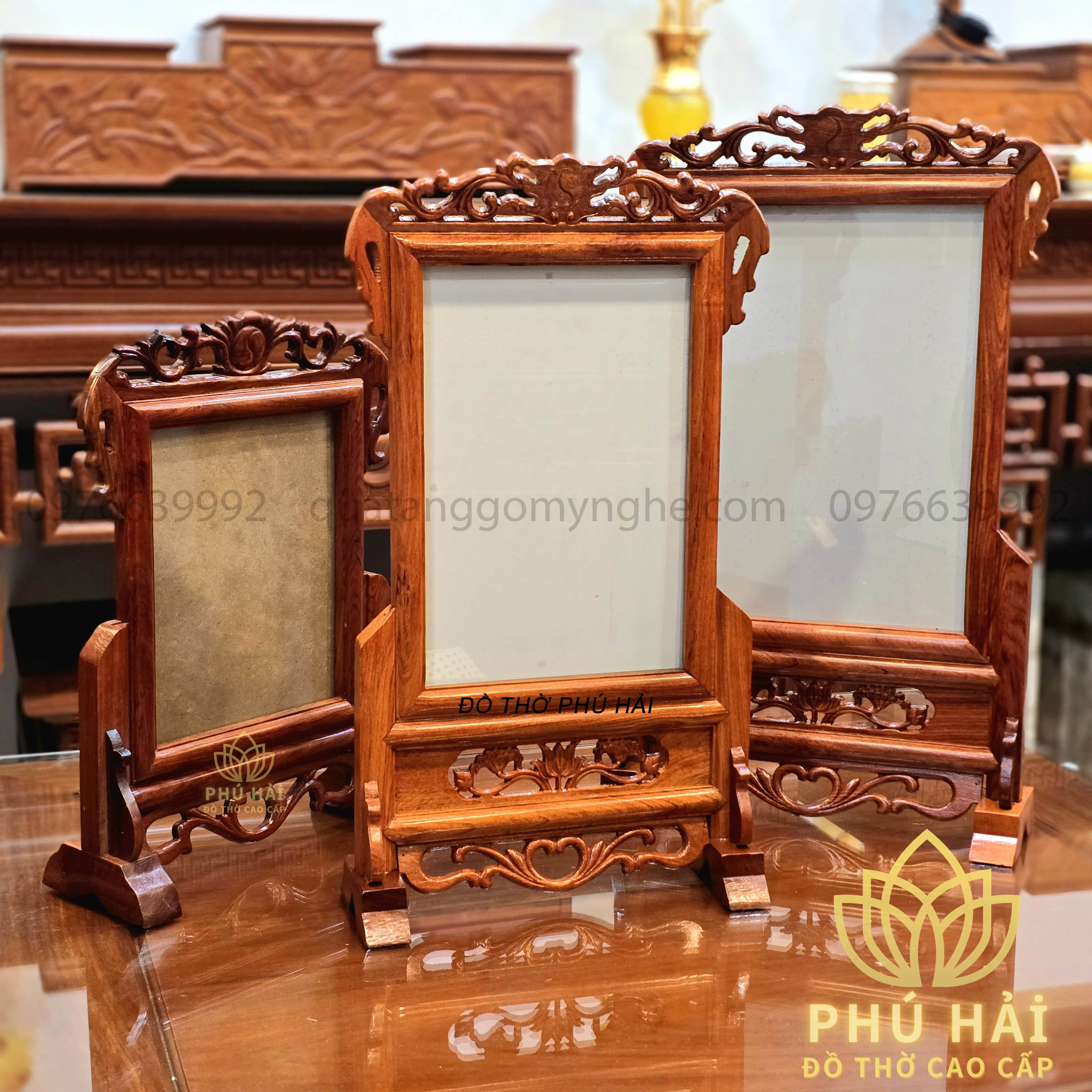 Khung Ảnh Thờ Gia Tiên Gỗ Hương Nhiều Kích Thước 20 x 30 cm , 20 x 25 cm , 25 x 35 cm HCM Khung Ảnh Thờ Gia Tiên Gỗ Hương Nhiều Kích Thước 20 x 30 cm , 20 x 25 cm , 25 x 35 cm HCM