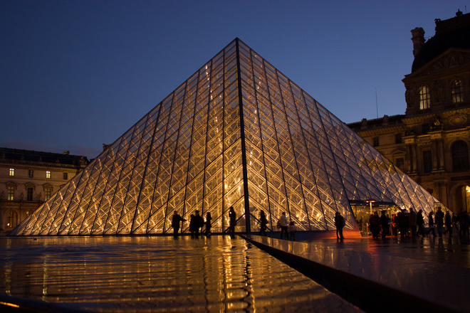Cùng chiêm ngưỡng lối kiến trúc vô cùng ấn tượng của chi nhánh bảo tàng Louvre tại Trung Đông