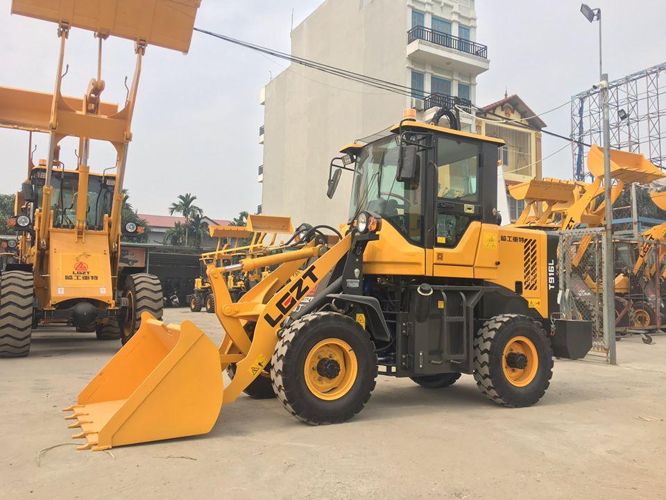 Một chiếc máy xúc lật Trung Quốc nên được mua mới để đảm bảo mọi yếu tố chất lượng