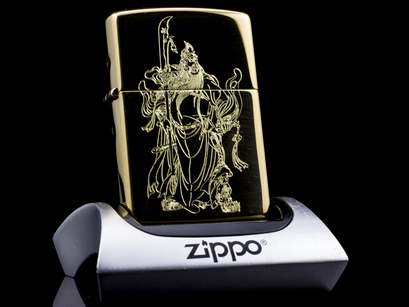 zippo-khac-cao-cap-2-mat-nghia-khi-quan-cong-hang-chinh-hang-usa