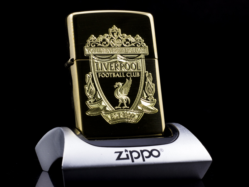 zippo-khac-cao-cap-hoa-tiet--clb-bong-da-liverpool-hang-chinh-hang