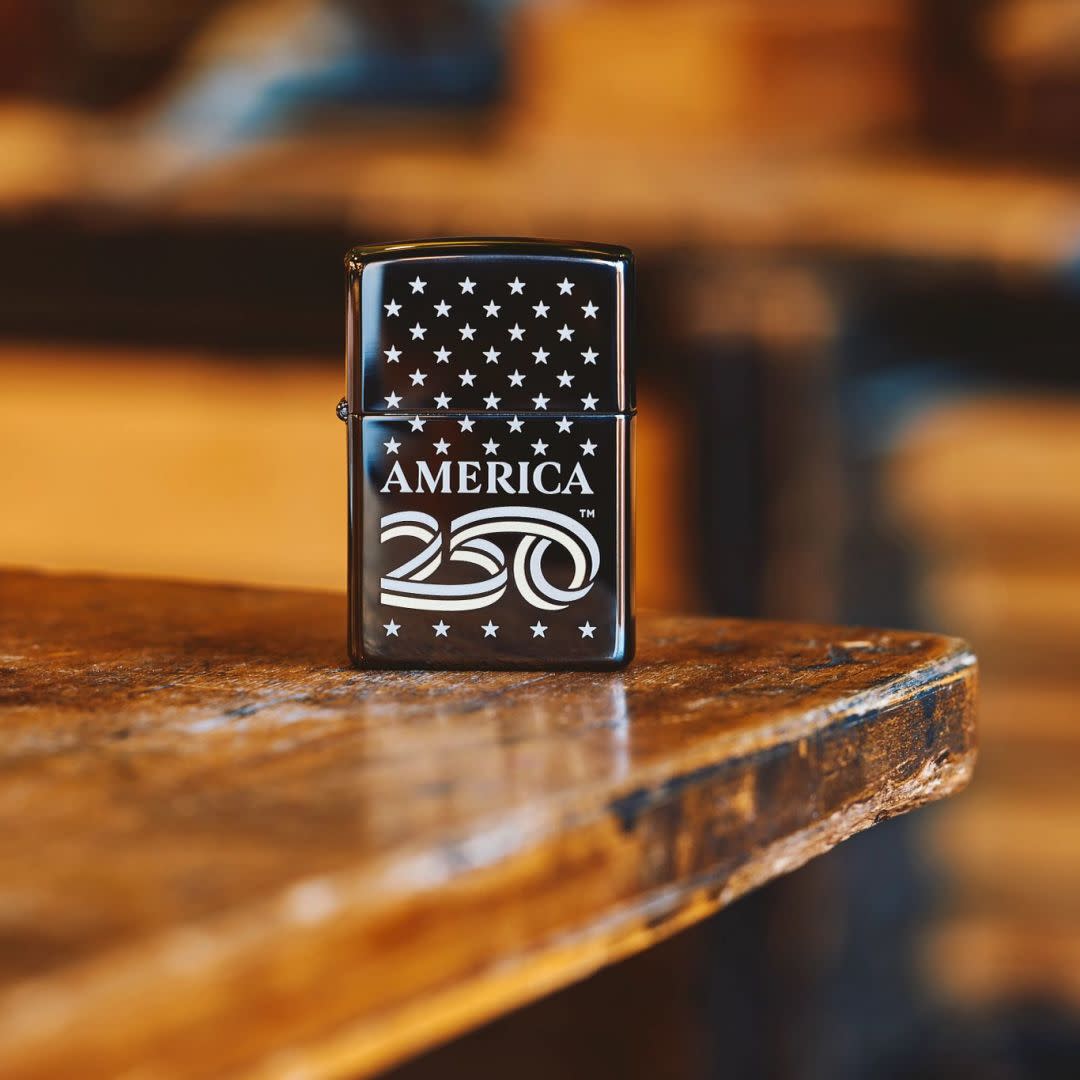 bat-lua-zippo-47293-america250-stars-high-polish-black
