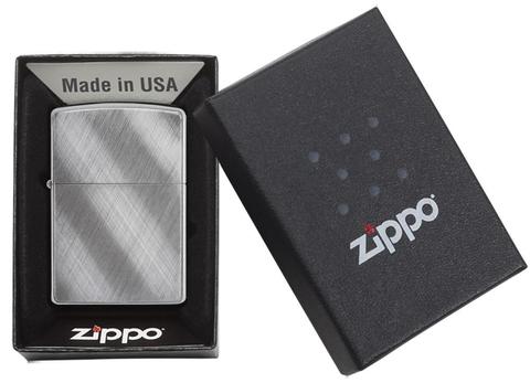 Zippo Diagonal Weave độc đáo với zippo của sếp tùng