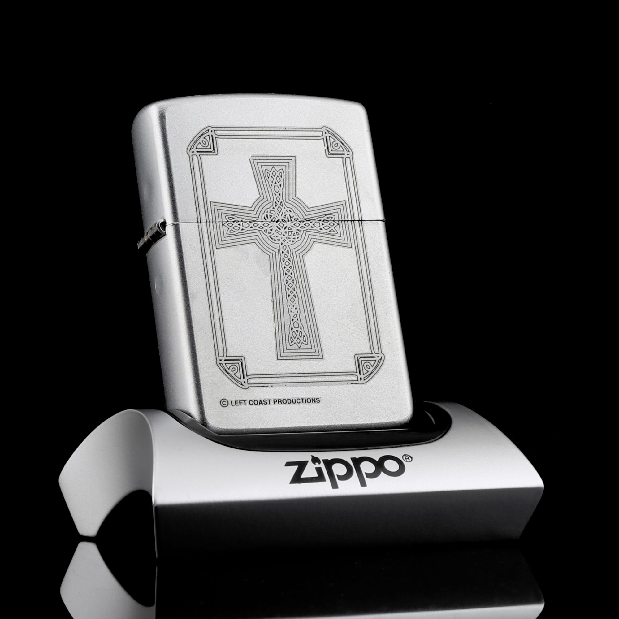 Zippo-LEFT-COAST-PRODUCTIONS-ENGRAVE-J-XVI-2000-bac-co-vo-day-amor-case-the-holly-cross