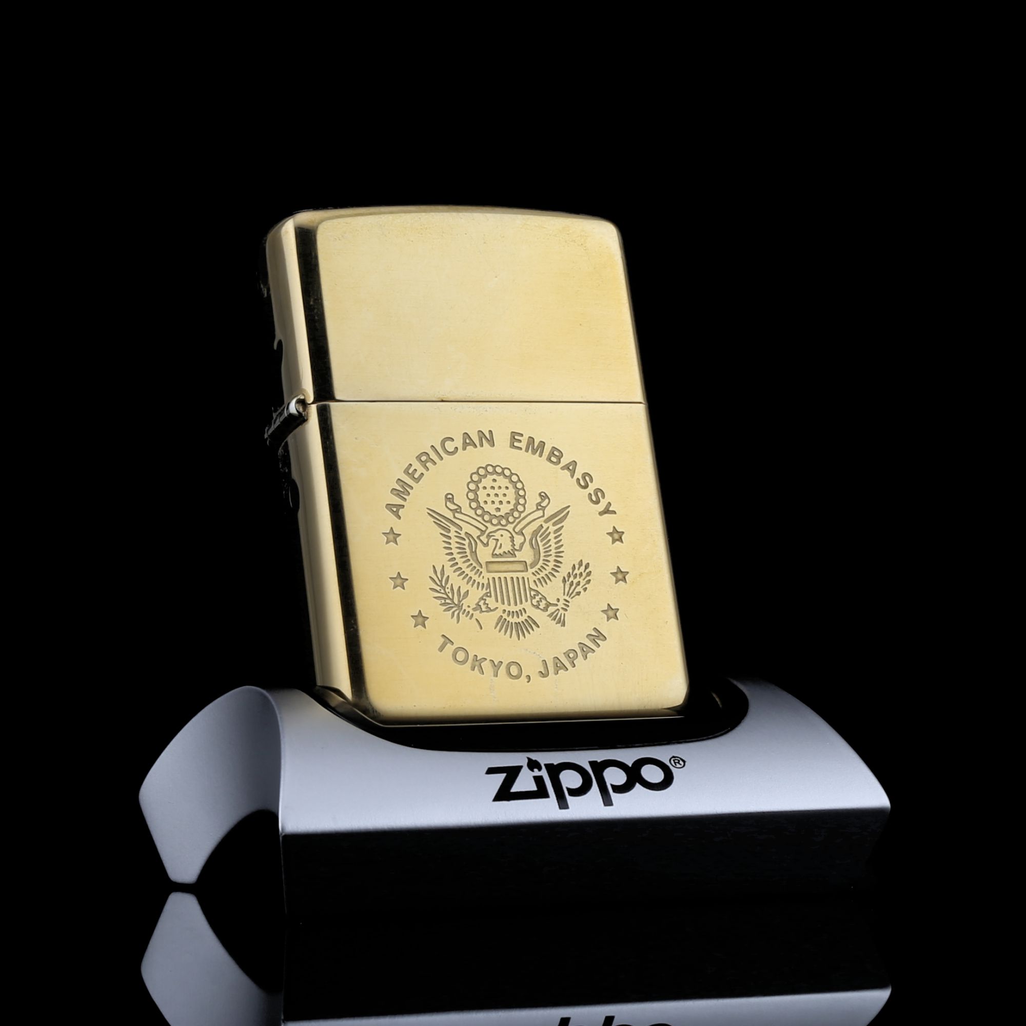 Zippo-AMERICAN-EMBASSY-TOKYO-JAPAN-XIV-I-1998-zippo-la-ma-dong-nguyen-khoi-vang-dong