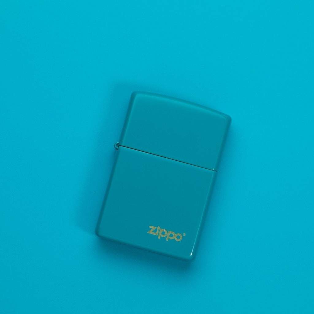 bat-lua-zippo-classic-flat-turquoise-zippo-logo-49454ZL-son-tinh-dien-mau-xanh