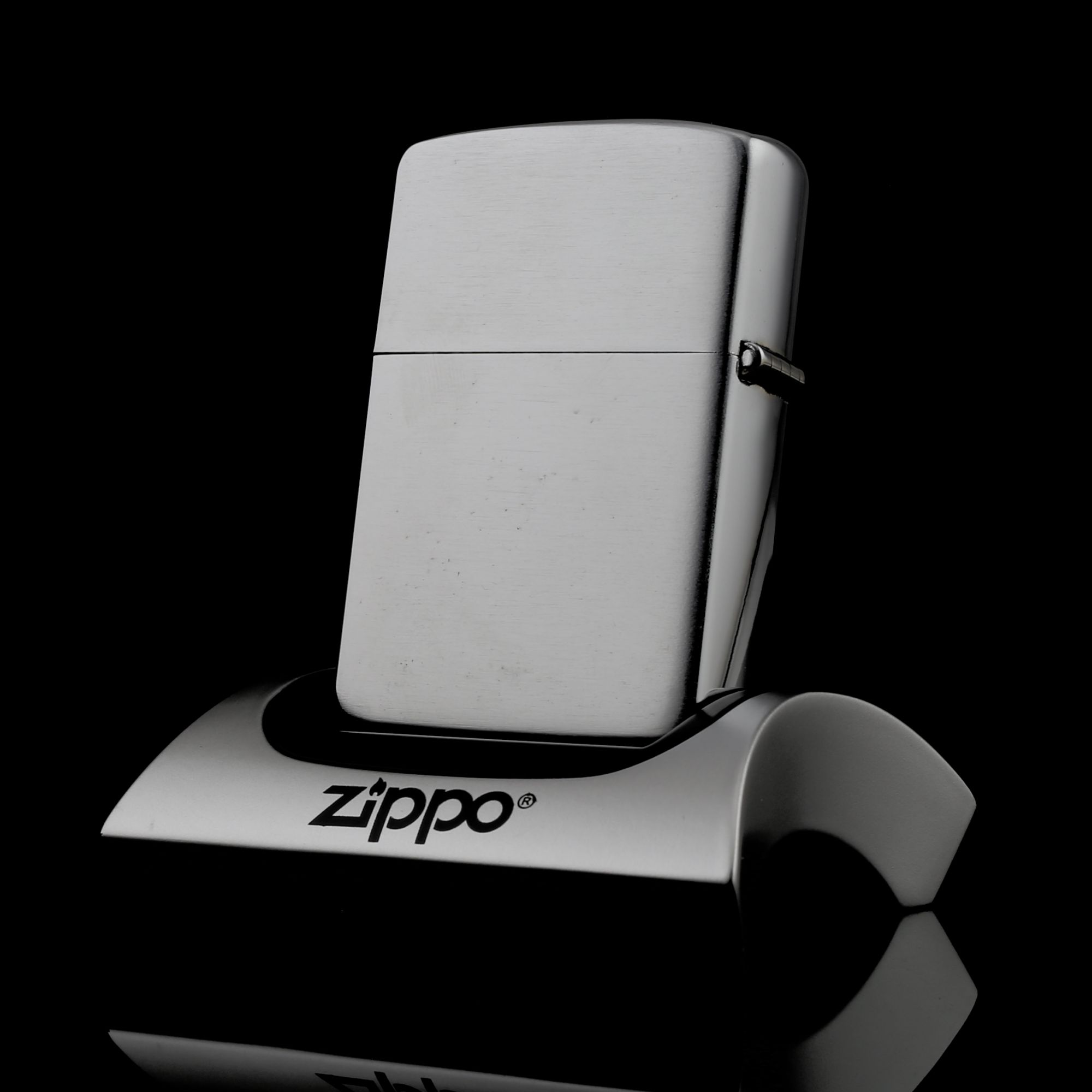 Zippo-co-quy-hiem-phien-ban-gioi-han-DE-MOLAY-EMBLE-1950-cua-hang-zippo-chuyen-ban-zippo-co-la-ma