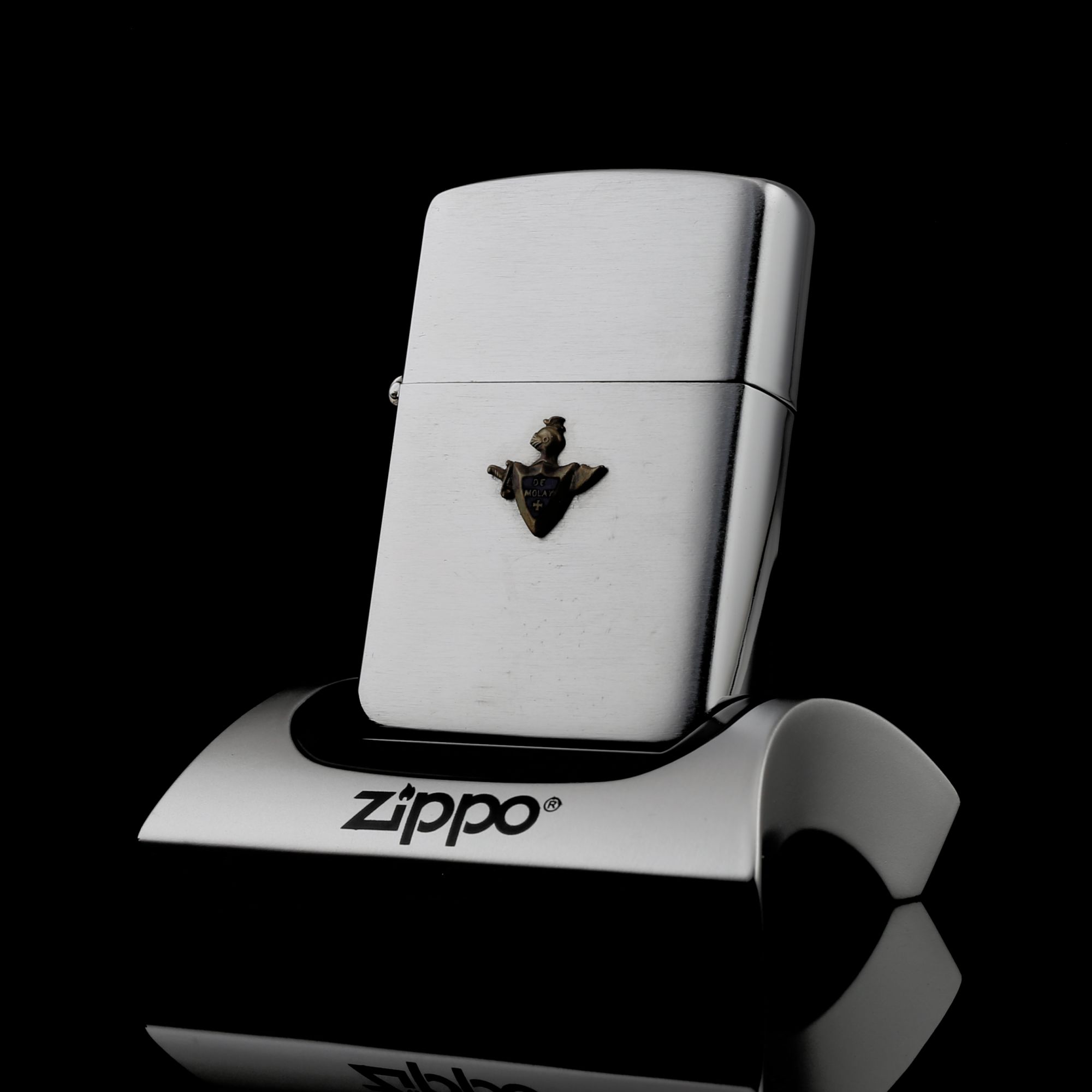 Zippo-co-quy-hiem-phien-ban-gioi-han-DE-MOLAY-EMBLE-1950-doi-gach-cham-cuc-hiem