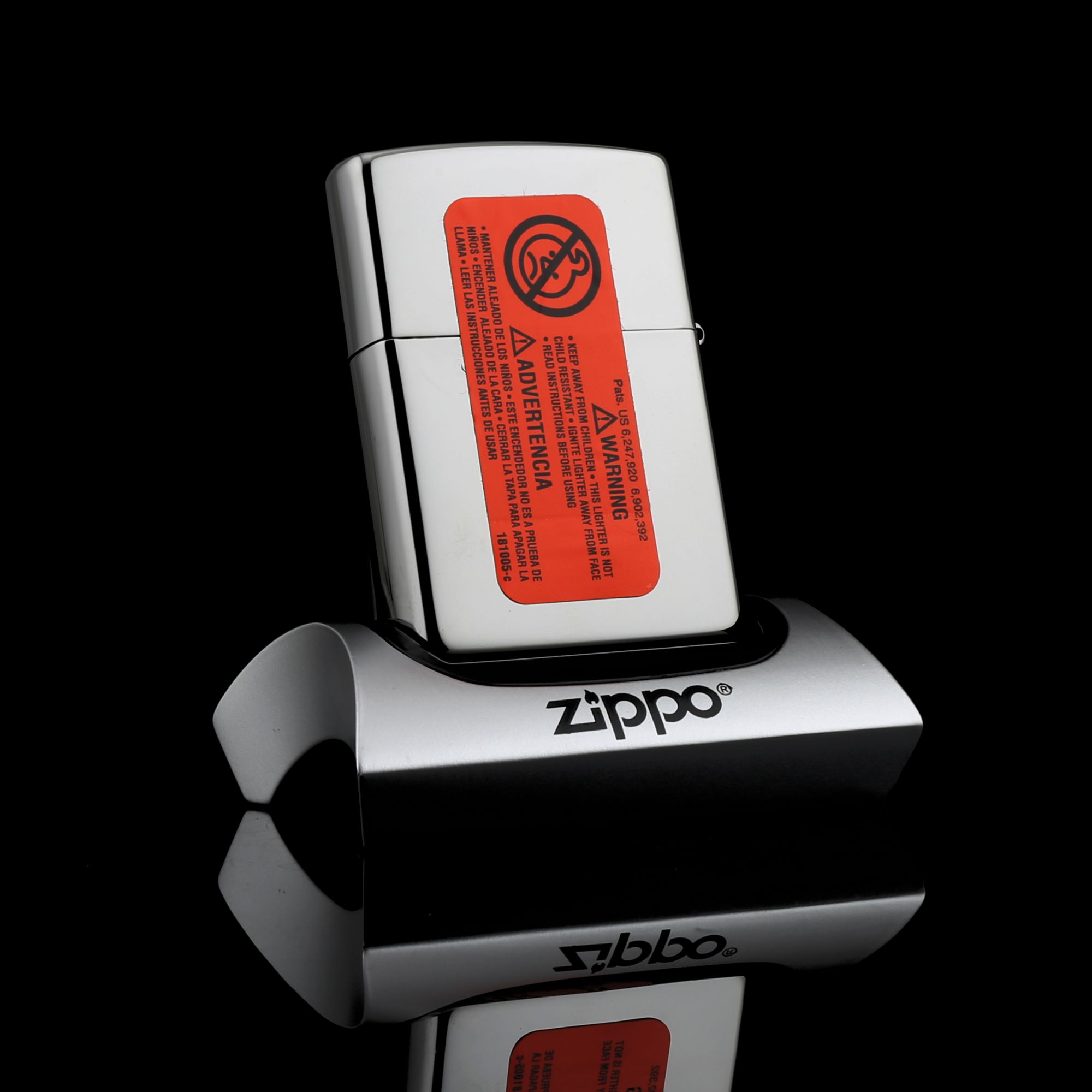 Zippo-SUPREME-EMBLE-2000-hype-beast-gia-tri-cao-gen-z-gioi-tre-rich-kid-bape
