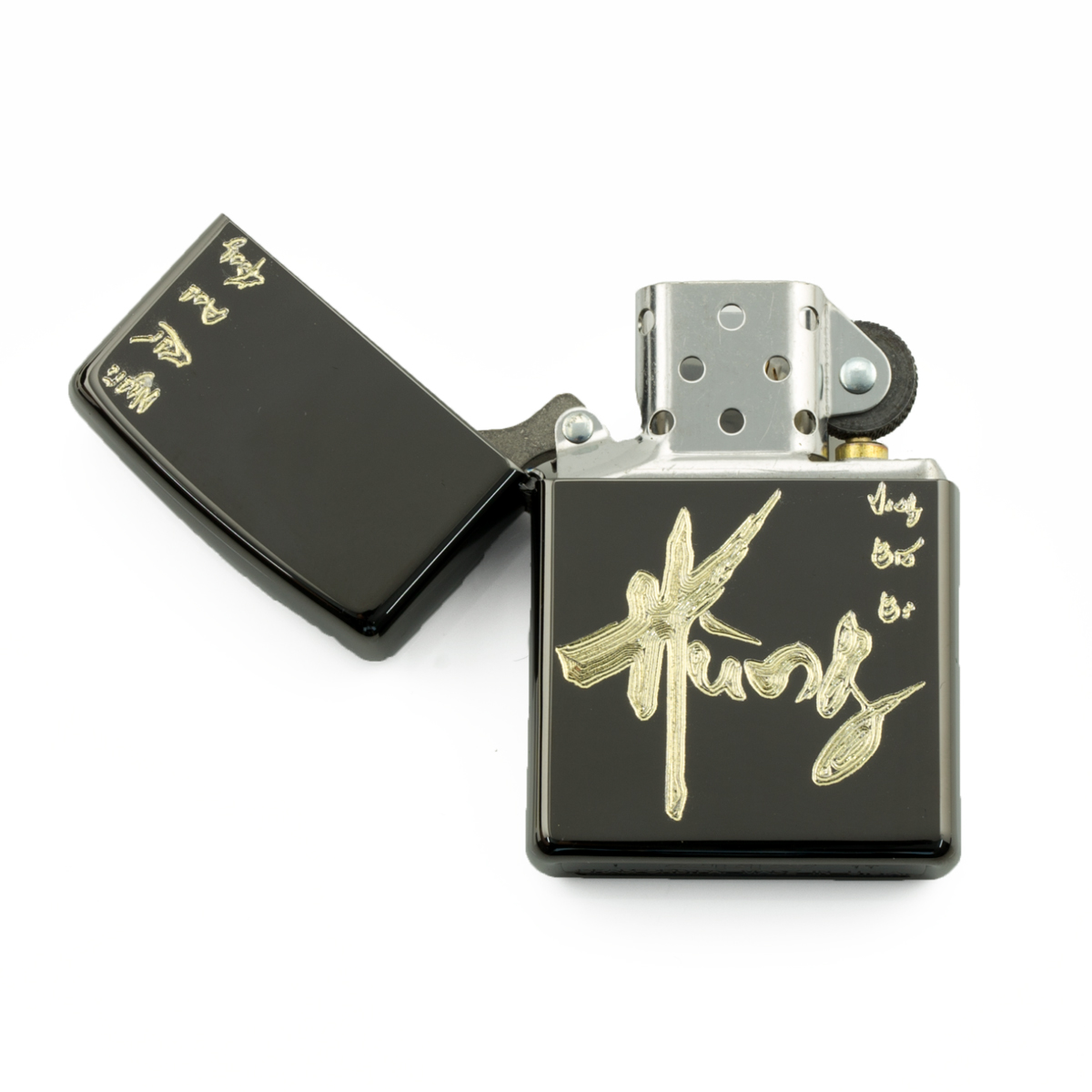 zippo-chinh-hang-mau-den-khac-ten-hung