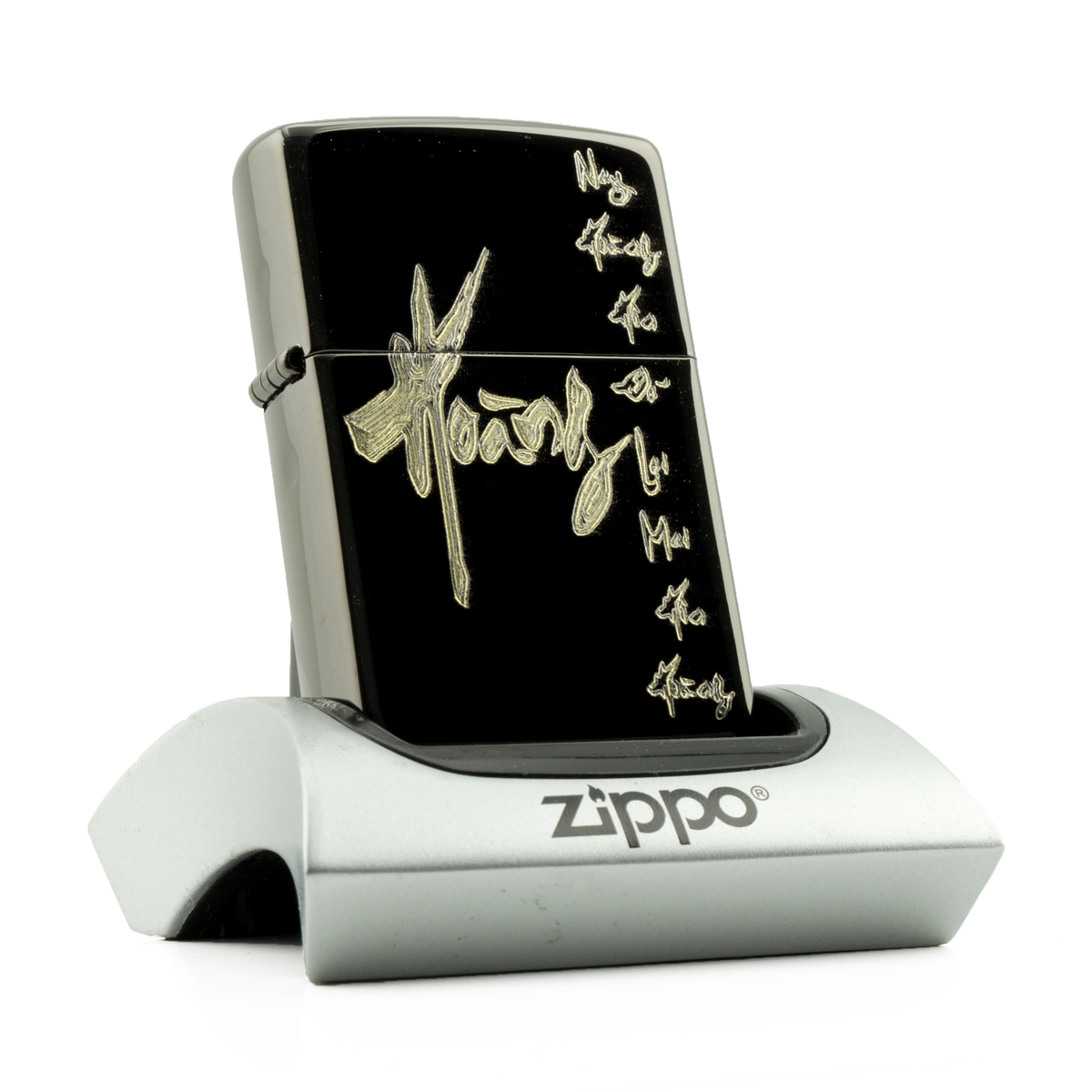zippo-khac-tay-chu-hoang