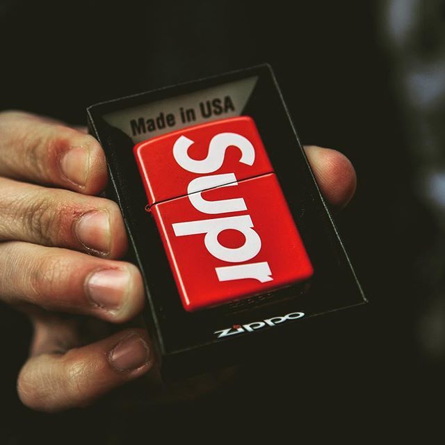 Zippo Supreme SS18 - Hàng Chính Hãng Supreme x Zippo chat luong cao