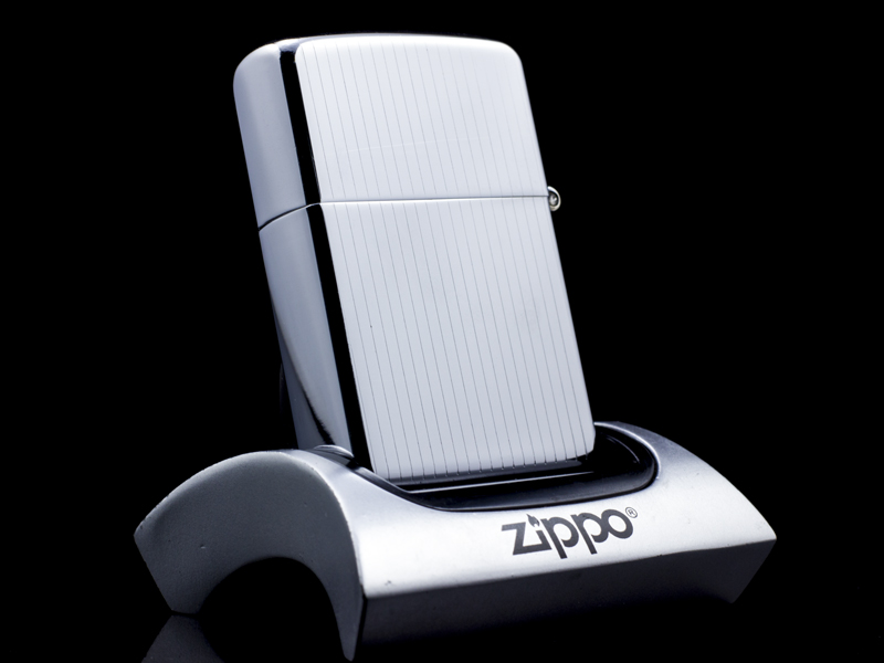 Zippo-co-engine-turn-1-gach-thang-1973-chinh-hang