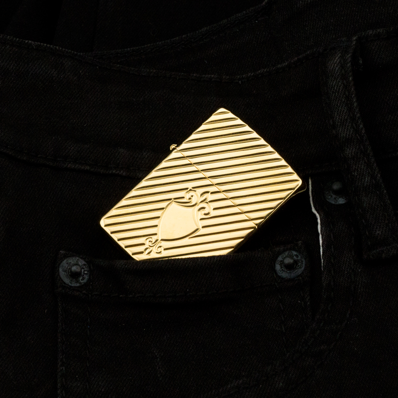 may-lua-zippo-2002-gold-plated-22K-shield-ma-vang