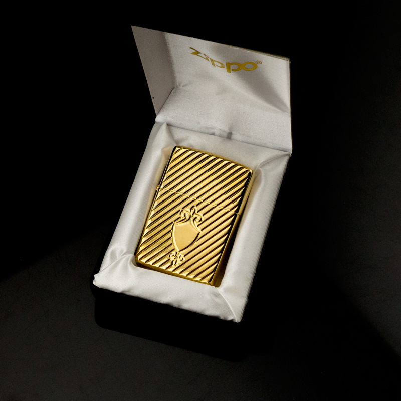 ong-quet-zippo-2002-gold-plated-22K-shield-ma-vang