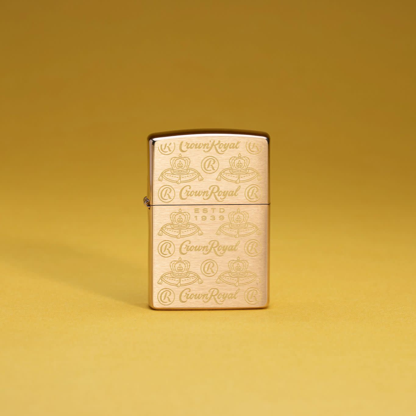 bat-lua-zippo-46299-crown-royal-elegance-design-laser-engrave-brushed-brass