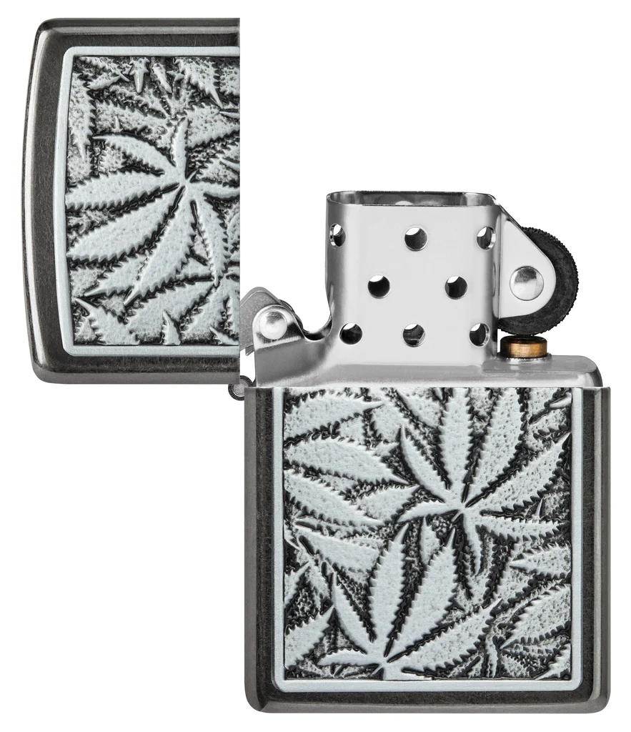 bat-lua-zippo-48123-cannabis-emblem-design-mau-den-op-noi-la-can-sa