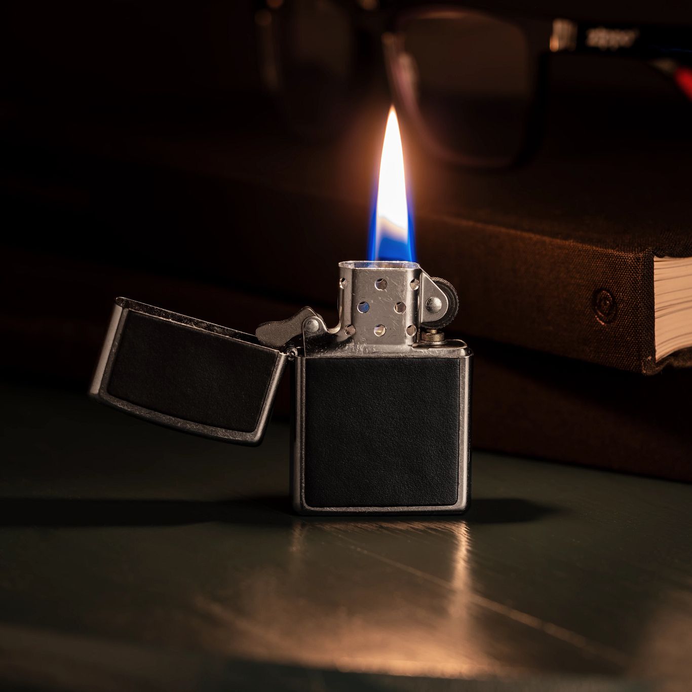 bat-lua-zippo-46778-black-leather-emblem-street-chrome